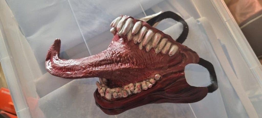 TK: Zelf gemaakte Carnage mond masker., Ophalen of Verzenden, Nieuw, Halloween of Griezel