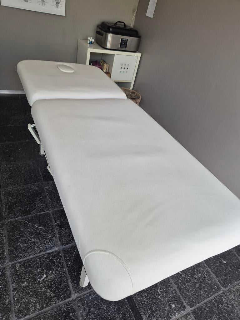 Elektrische Massagetafel Hilow Grande Findicare, Sport en Fitness, Massageproducten, Ophalen, Zo goed als nieuw, Massagetafel