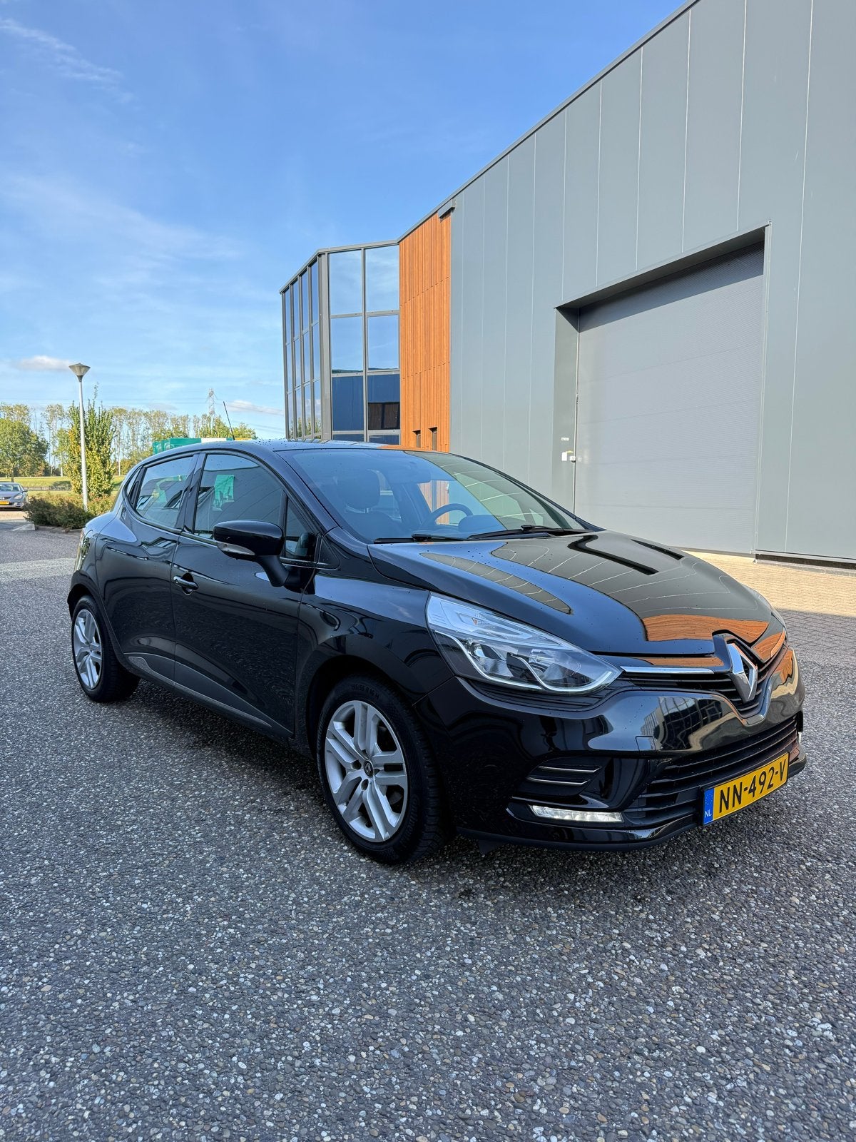 Renault Clio Energy TCe 90pk Eco2 S&S 2017 Zwart, Auto's, Voorwielaandrijving, 898 cc, 1057 kg, Origineel Nederlands