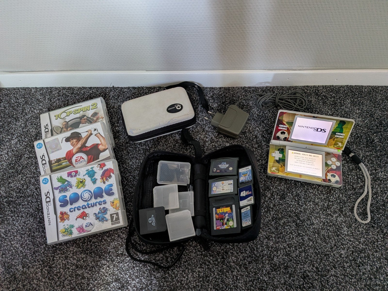 Nintendo DS met oplader, hoesje en diverse spellen, Spelcomputers en Games, Met games, Gebruikt, Overige kleuren, DS Original of Phat