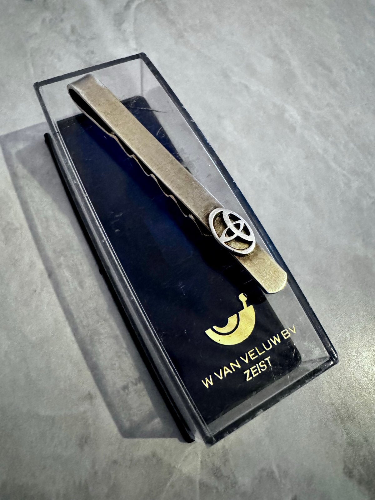 Zilveren 925 dasspeld met Toyota logo - W. van Veluw B.V., Ophalen of Verzenden, Gebruikt