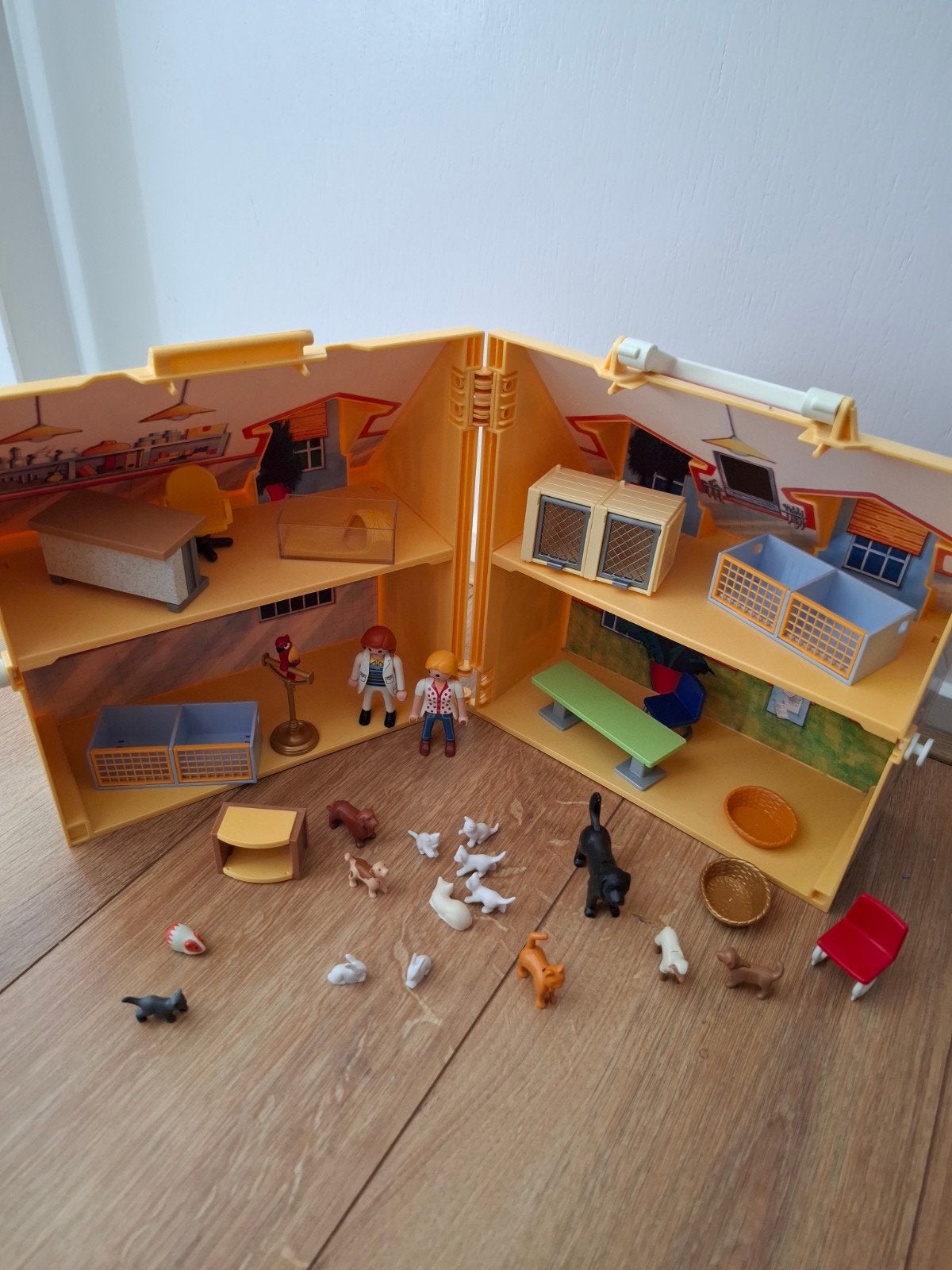 Playmobil Dierenartspraktijk Draagbaar Huis met Dieren, Ophalen, Gebruikt, Complete set