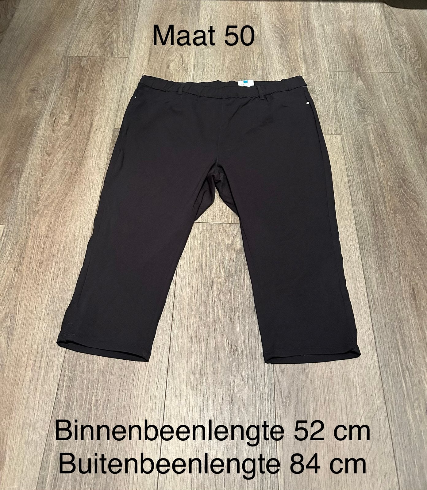 Zwarte capri-broek mt 50 NIEUW, Kleding | Dames, Grote Maten, Ophalen of Verzenden, Nieuw, Zwart, Broek of Spijkerbroek