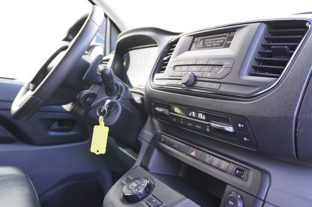 Peugeot Expert 2.0 BlueHDI 180PK Automaat EURO 6 - A/C Clima, Stof, Gebruikt, 4 cilinders, Origineel Nederlands
