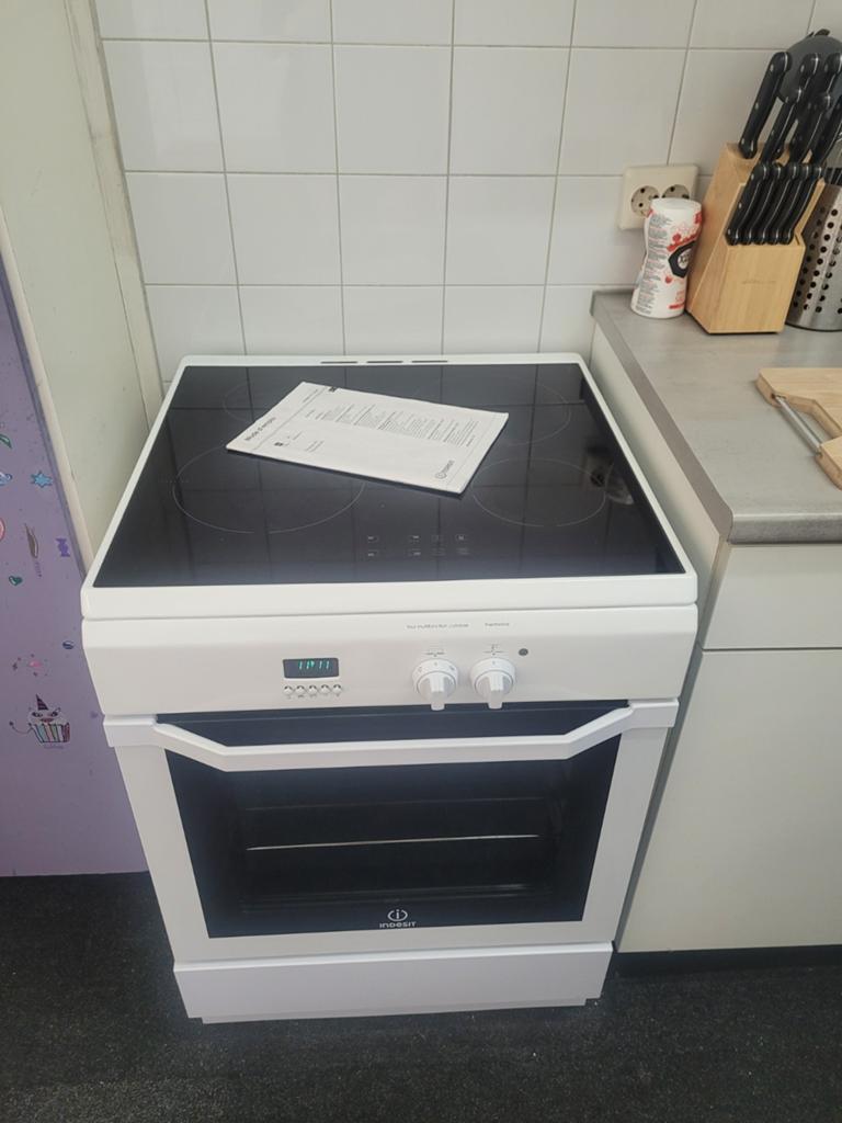 Indesit Inductie fornuis met oven, Gebruikt, 60 cm of meer, Inductie, Vrijstaand