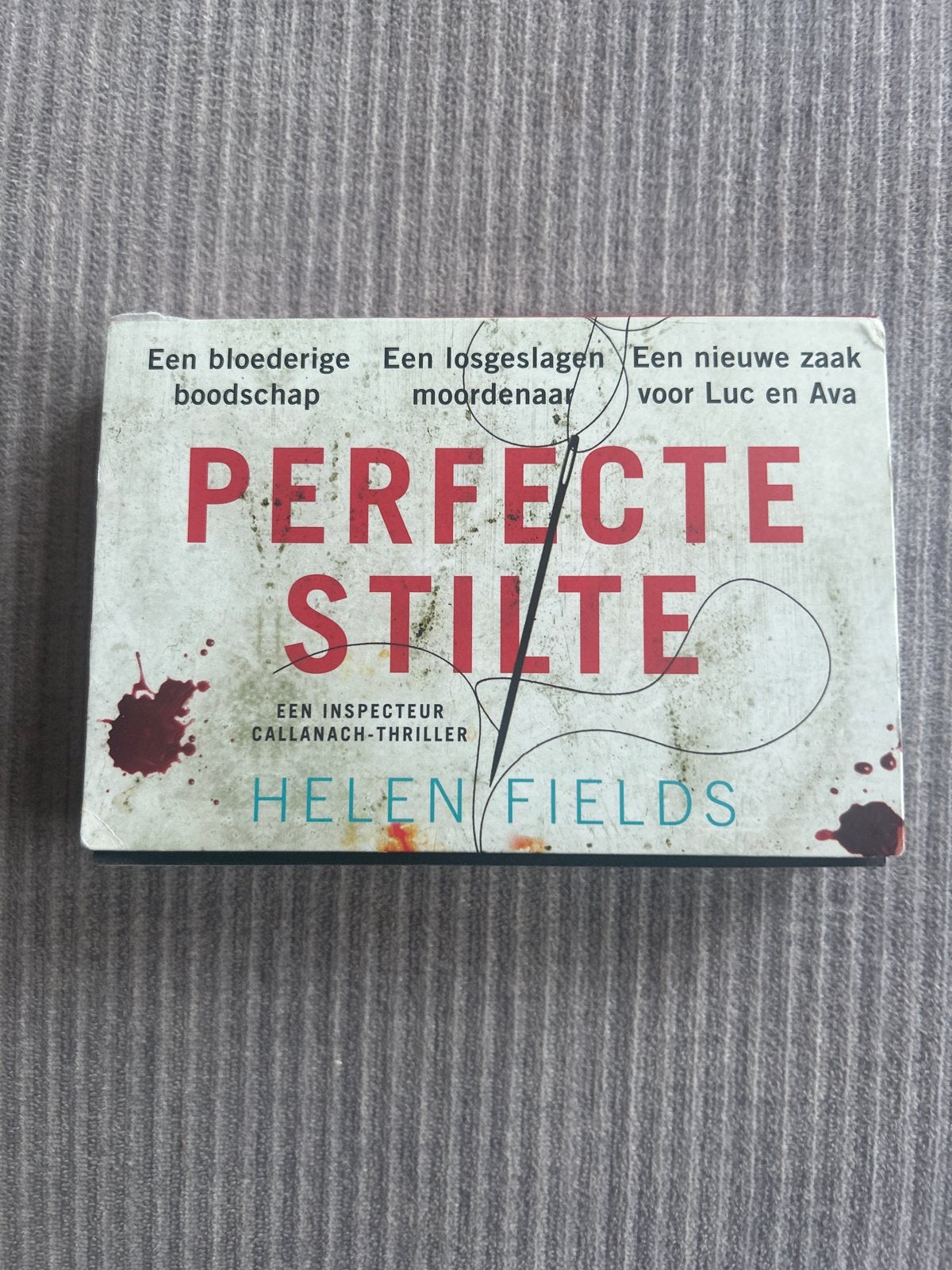 Perfecte Stilte - Helen Fields (Dwarsligger), Boeken, Ophalen of Verzenden, Zo goed als nieuw, Europa overig