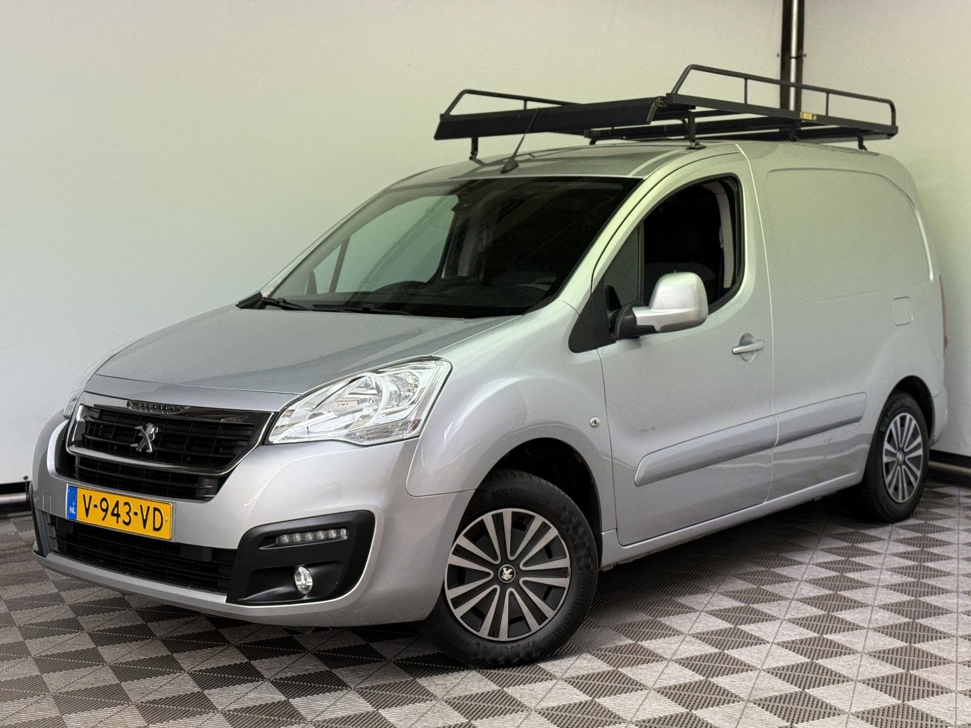 Peugeot Partner 120 1.6 BlueHDi 75 L1 Premium Pack Euro 6, Auto's, Voorwielaandrijving, Stof, Gebruikt, 4 cilinders