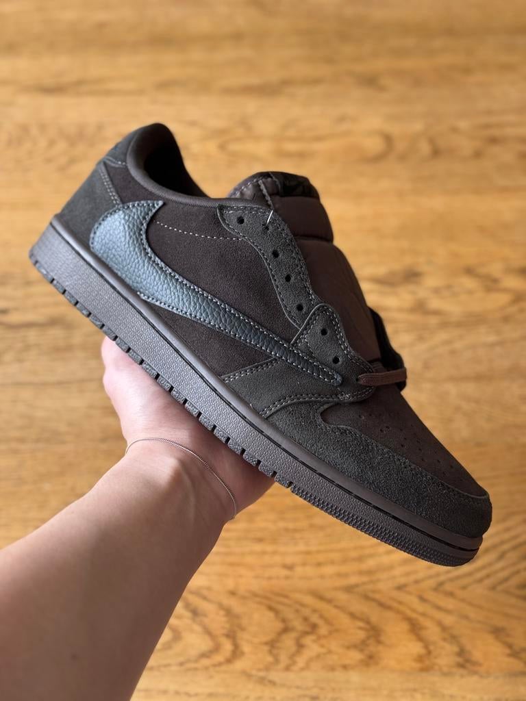 Travis Scott Nike Air Jordan 1 Low VELVET BROWN, Bruin, Nieuw, Ophalen of Verzenden, Sneakers of Gympen