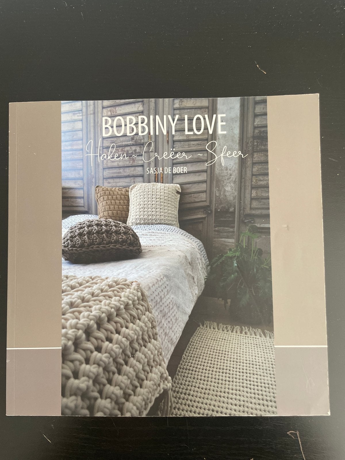 Bobbiny Love: Haken - Creëer - Sfeer (Sasia de Boer), Ophalen of Verzenden, Zo goed als nieuw, Breien en Haken