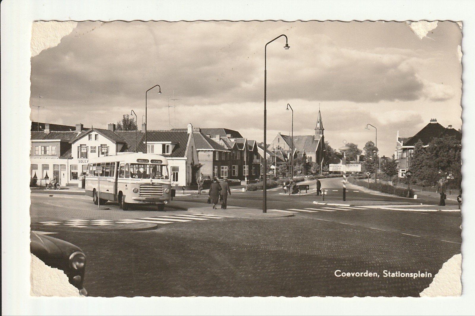 COEVORDEN STATIONSPLEIN  KERKTOREN DABO EDS SCANIA VABIS BUS, Ophalen of Verzenden, 1940 tot 1960, Gelopen, Drenthe