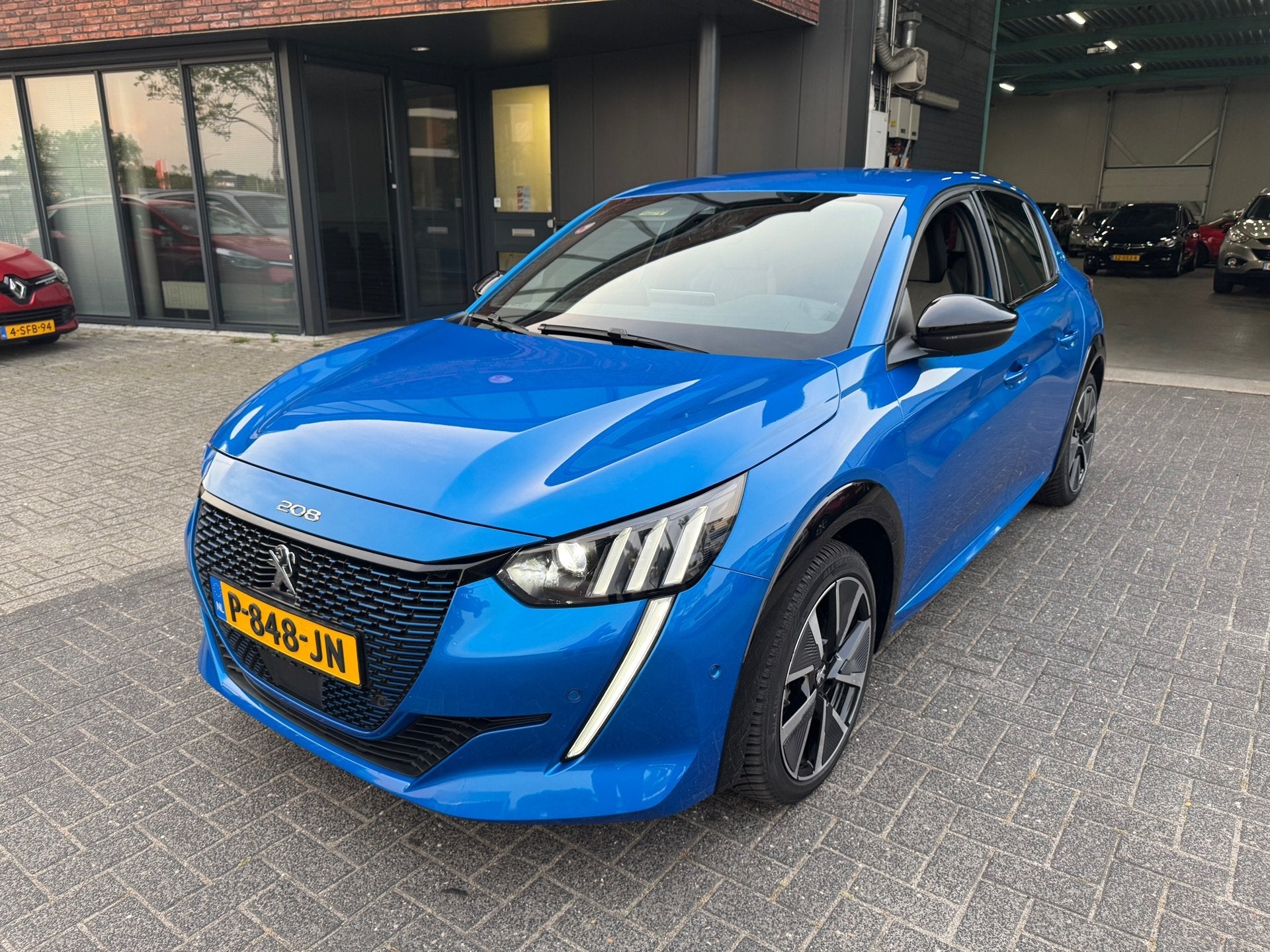 Peugeot E-208 EV GT LINE 350 50 kWh XENON LED CAMERA STOELVE, Auto's, Peugeot, Dealer onderhouden, 136 pk, Gebruikt, Blauw