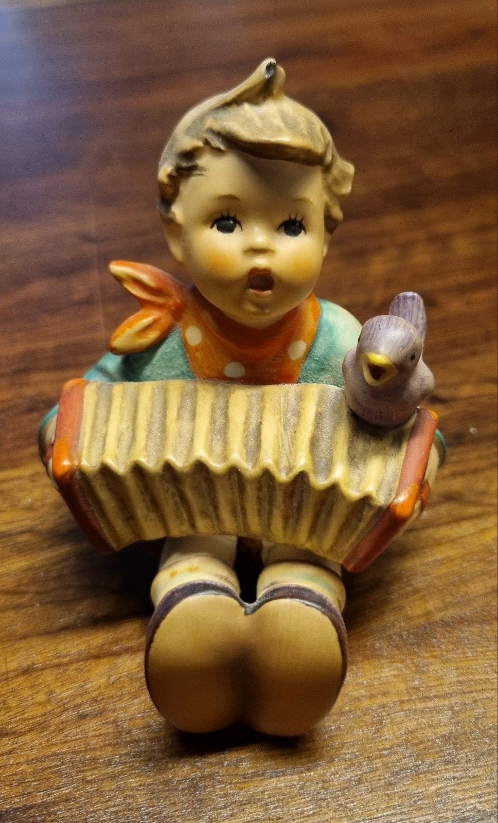 Hummel beeldje jongen met accordeon en vogel, Verzamelen, Ophalen of Verzenden, Zo goed als nieuw, Hummel