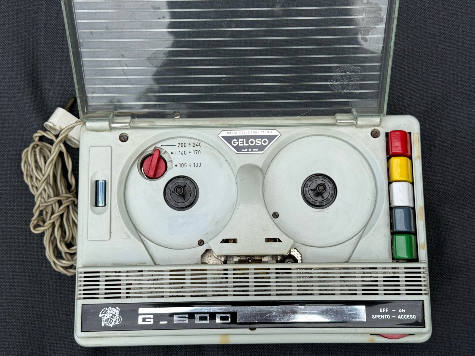 Geloso G-600 bandrecorder - mist plaatjes, werking onbekend, Ophalen of Verzenden, Defecte bandrecorder, Met stofkap