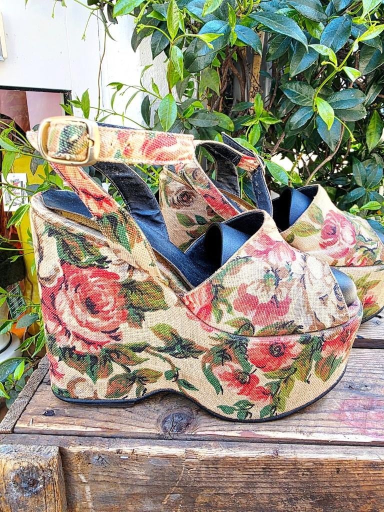 YV7771:Vintage 1970s Floral Tapestry Platform Wedges Shoes, Overige kleuren, N/a, Ophalen of Verzenden, Vintage 1970s