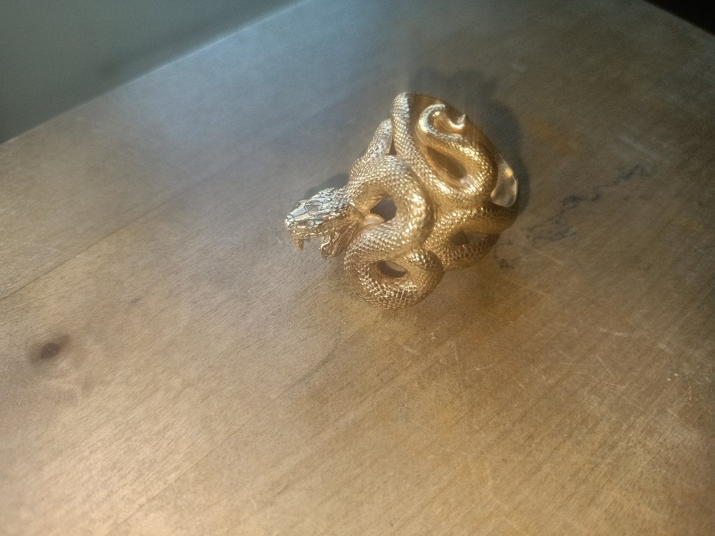 Ring: bronzen boze ratelslangring met goudverf verguld, Overige materialen, 20 of groter, Ophalen of Verzenden, Zo goed als nieuw