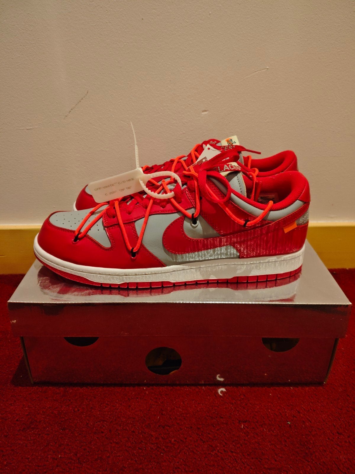 Nike off white dunk rood maat 45,5, Kleding | Heren, Schoenen, Ophalen, Nieuw, Overige kleuren