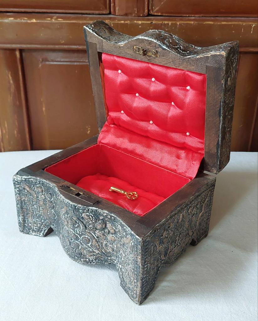 Zilveren sieraden kistje Tunesië bewerkt doos, Ophalen of Verzenden, Zilver