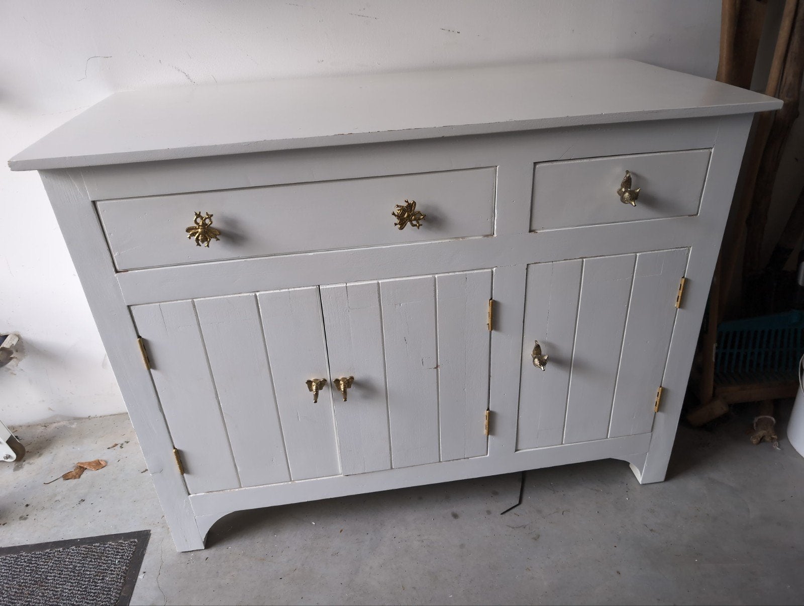 Witte commode/kast met lades en deurtjes (120x55x90), Kinderen en Baby's, Kinderkamer | Commodes en Kasten, Ophalen, Gebruikt