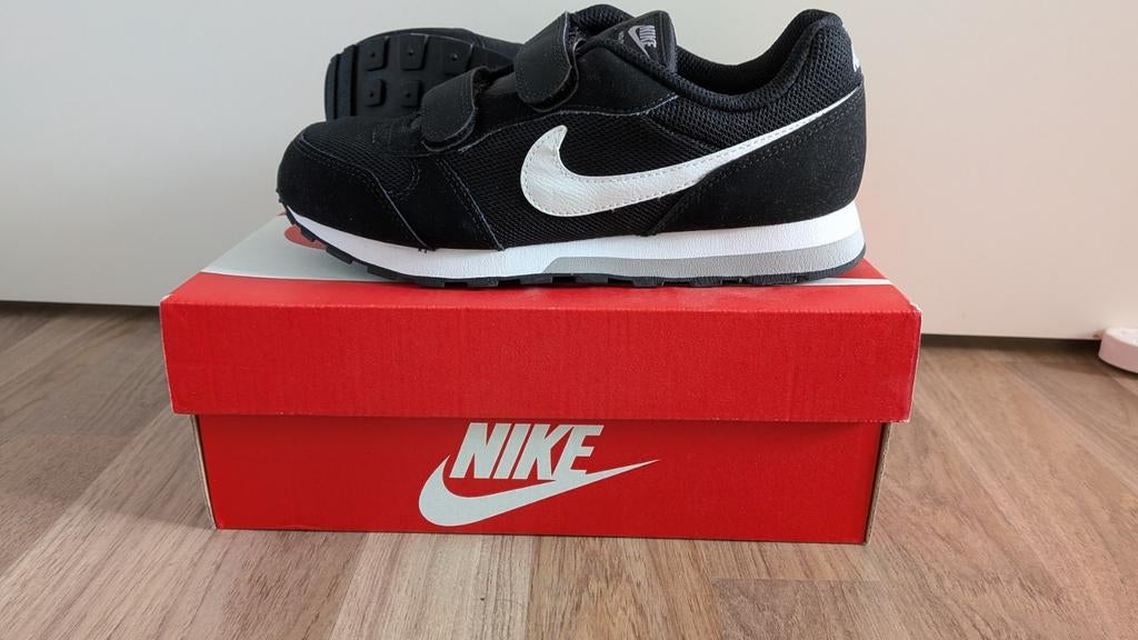 Nike MD Runner 2 (PSV) - Zwart - Maat 34, Nieuw, Ophalen of Verzenden, Nike, Jongen of Meisje