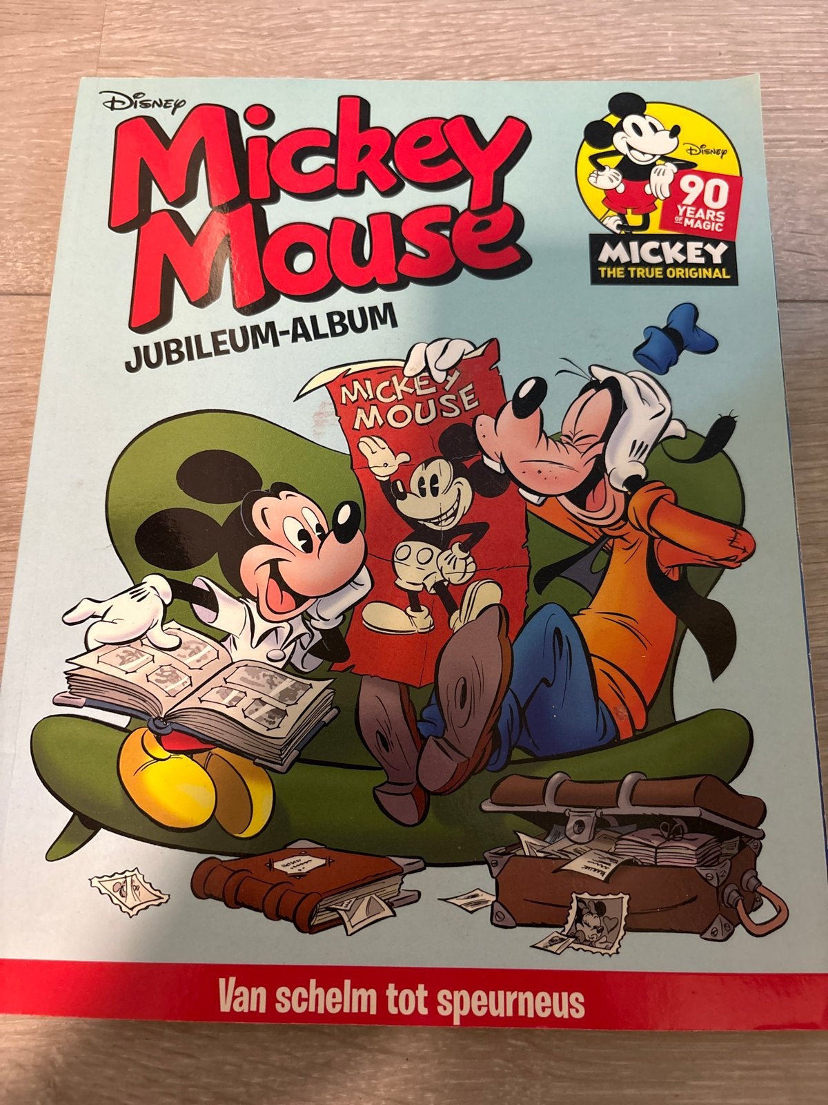 Mickey Mouse Jubileum-Album: Van schelm tot speurneus, Eén stripboek, Ophalen, Zo goed als nieuw