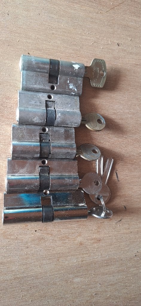 5 Cilindersloten met sleutel(s), Doe-het-zelf en Verbouw, Ophalen, Gebruikt, Overige materialen, Slot