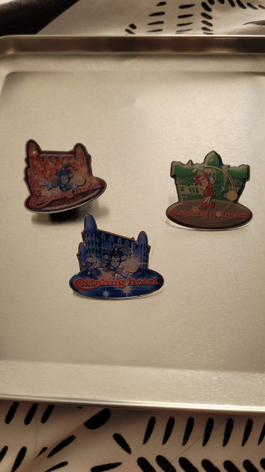 Efteling Hotel en Golfpark Pins - Set van 3, Verzamelen, Ophalen of Verzenden, Zo goed als nieuw, Button of Speldje