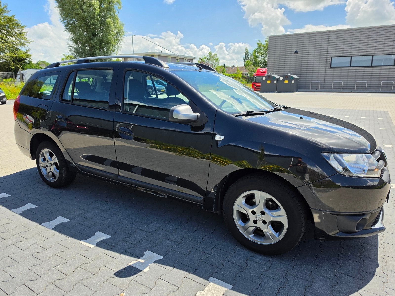 Dacia Logan 0.9 66KW TCE MCV 2015 Zwart APK 4-6-2027, Auto's, Voorwielaandrijving, 898 cc, 40 €/maand, Origineel Nederlands