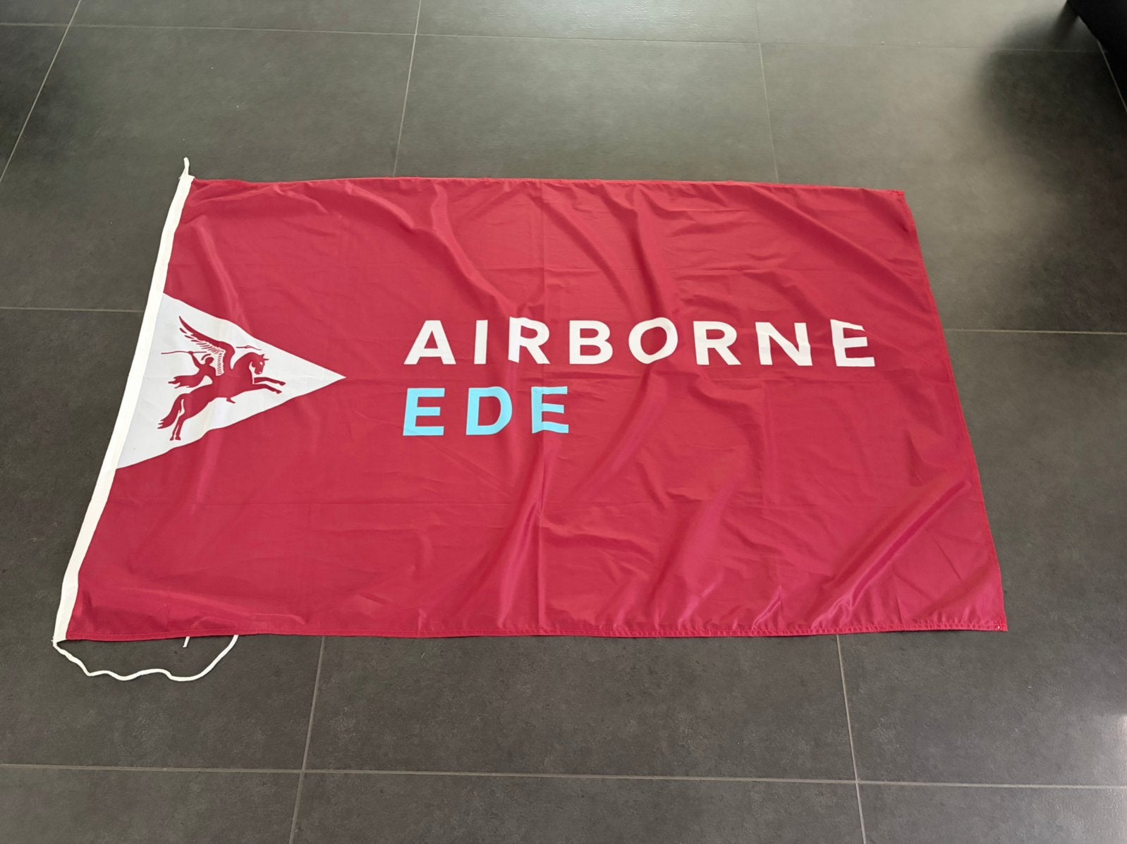 Grote Airborne Ede vlag. 100x150cm, Ophalen of Verzenden, Zo goed als nieuw