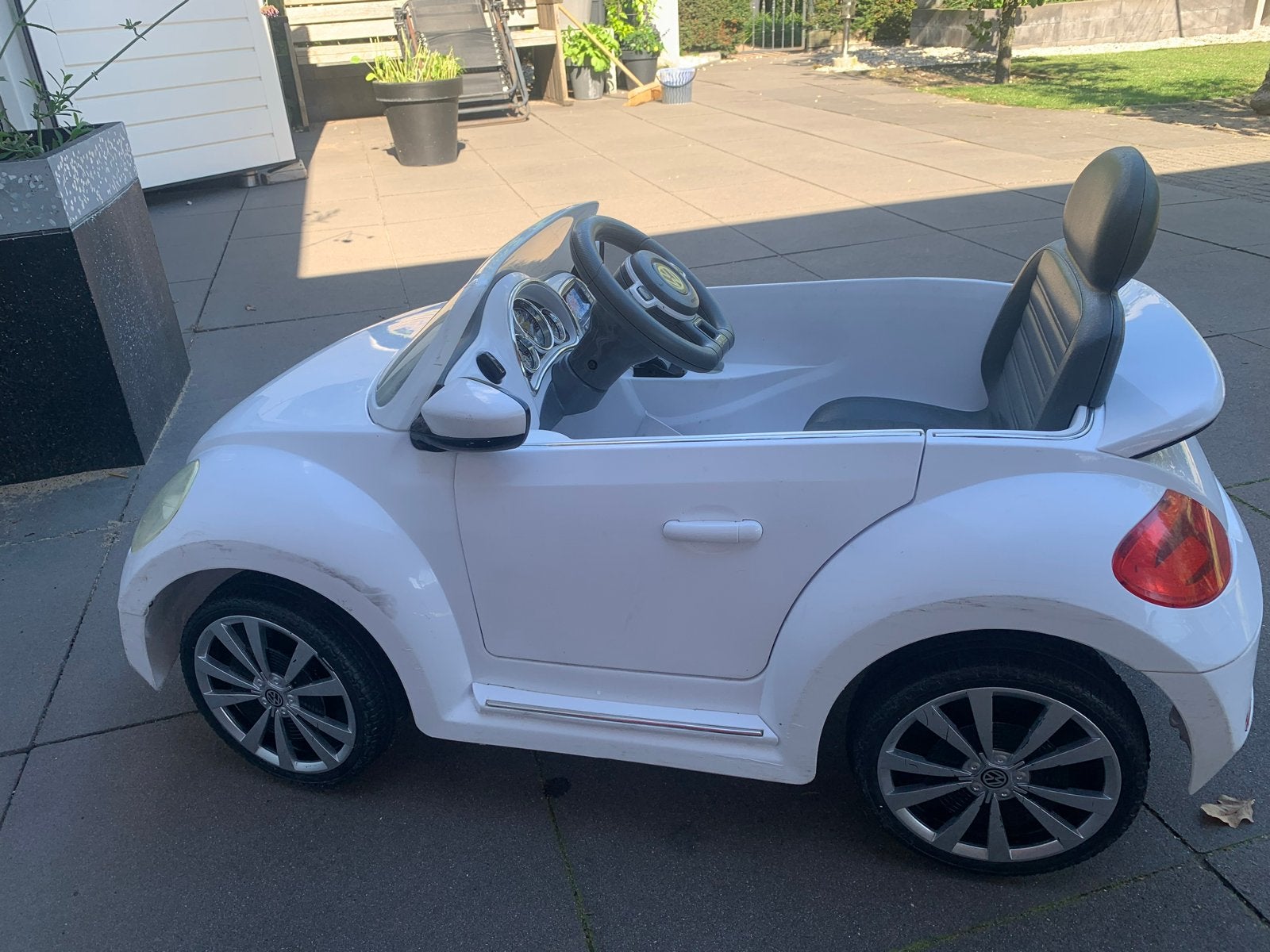 Witte Volkswagen Kever elektrische kinderauto, Kinderen en Baby's, Speelgoed | Buiten | Voertuigen en Loopfietsen, Ophalen, Gebruikt