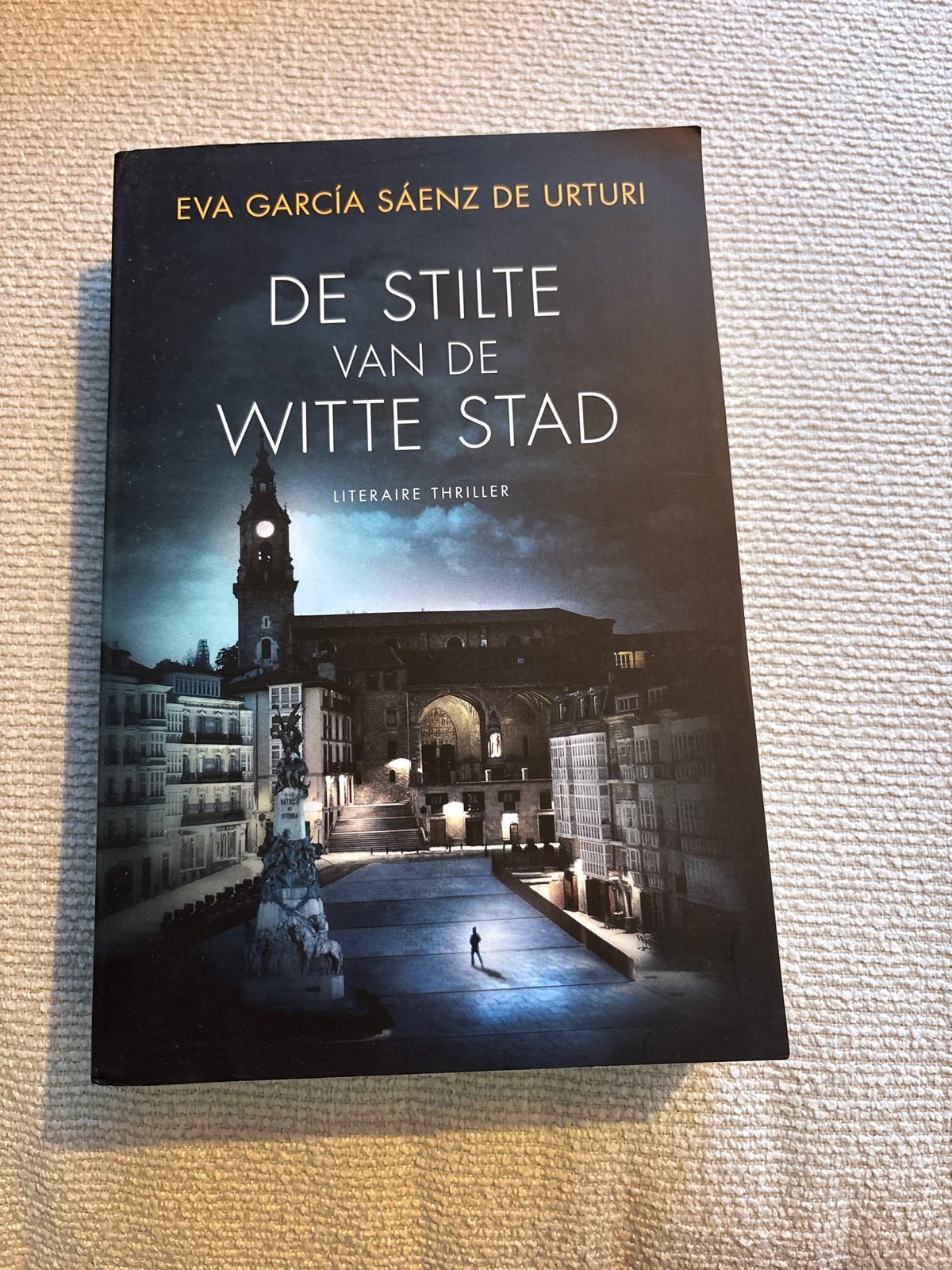 De Stilte van de Witte Stad - Eva García Sáenz de Urturi, Ophalen of Verzenden, Nieuw, Europa overig