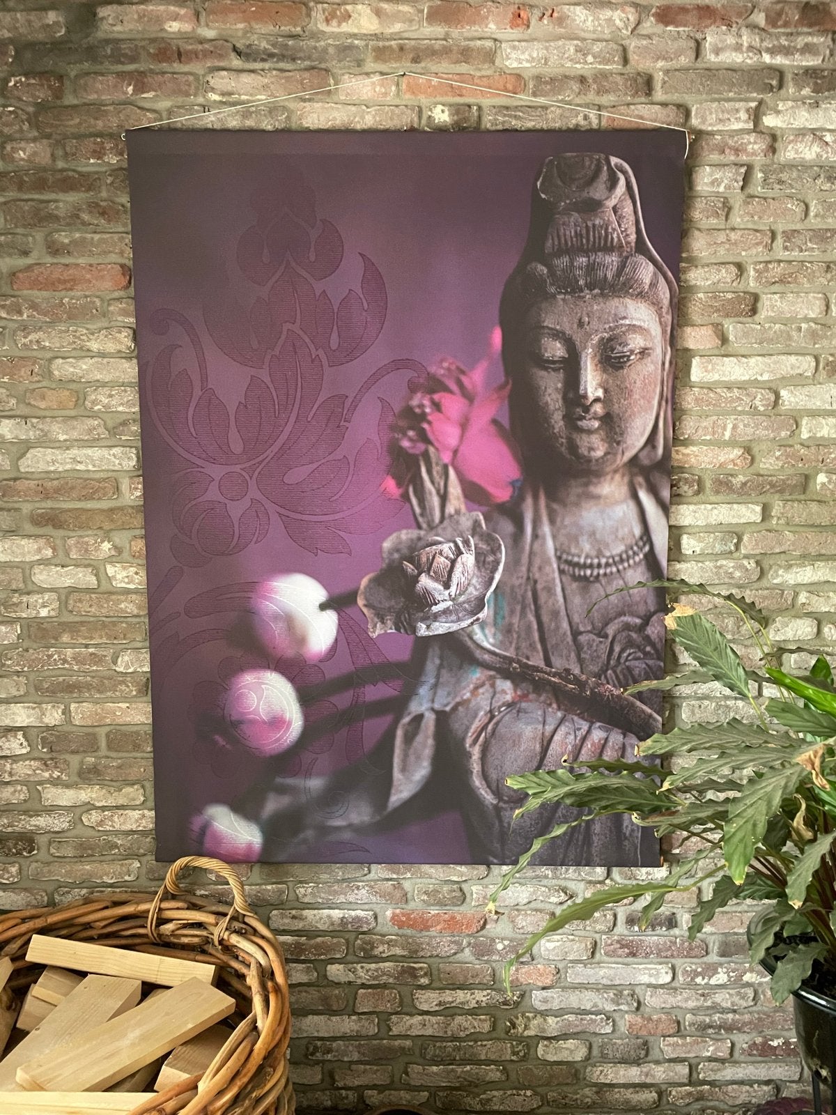 Happinez wanddoek Godin Quan Yin 1.00 x 1.40 m, Gebruikt, Oosters, Ophalen of Verzenden, Paars