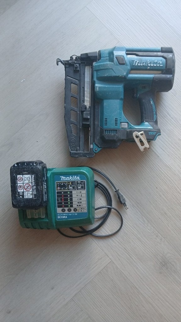 Makita tacker, Ophalen, Gebruikt