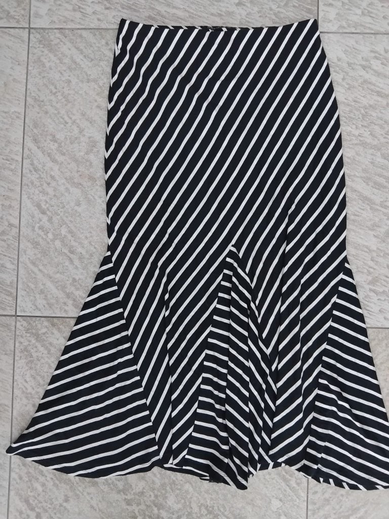 Question? lange rok donker blauw maat M diagonaal gestreept, Maat 38/40 (M), Blauw, Ophalen of Verzenden, Zo goed als nieuw