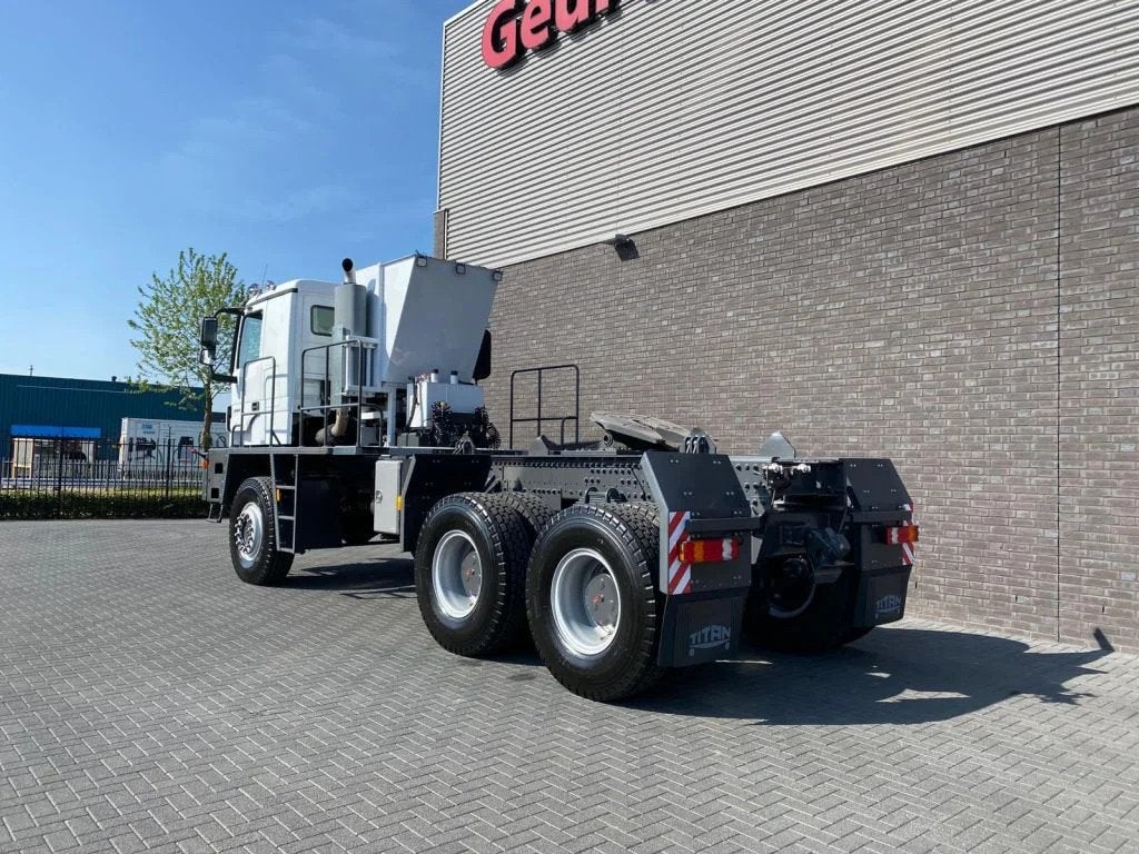 Mercedes-Benz TITAN 5560 Z52-600 F TITAN 5560 Z52-600 F 6X6, Auto's, Automaat, 600 pk, Wit, Mercedes-Benz