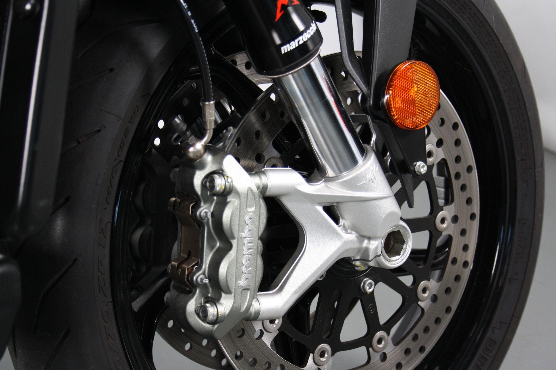 MV Agusta BRUTALE 800 (bj 2016), Motoren, Info@motomotive.nl, Meer dan 35 kW, Capellestraat 7
4571PX  Axel, NL, Motomotive BV