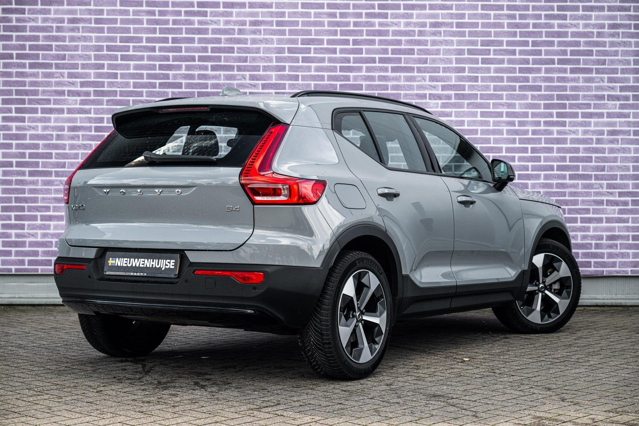 Volvo XC40 2.0 B4 Plus Dark | Trekhaak | Lichtmetalen Velgen, 12 maanden, Gebruikt, Euro 6, 4 cilinders