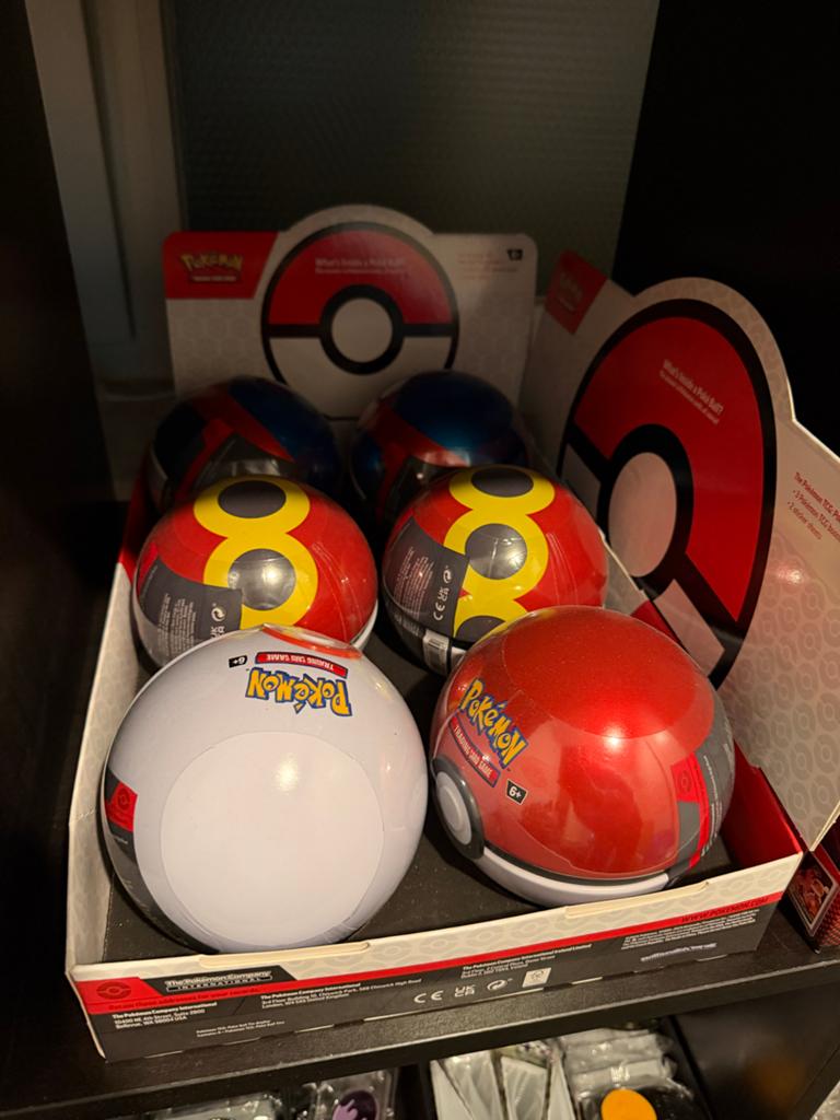 Pokémon TCG Poké Ball Tin display - 2x beschikbaar, Ophalen of Verzenden, Nieuw, Booster