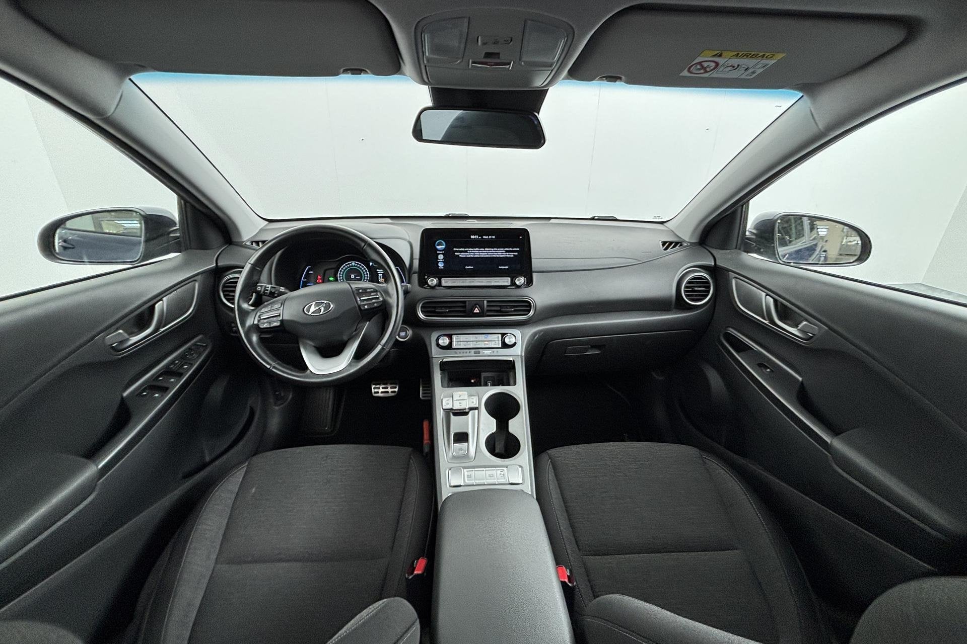 Hyundai Kona EV Fashion 64 kWh - Modern & Elektrisch, Auto's, Stof, Gebruikt, Verwarmde buitenspiegels, Blauw