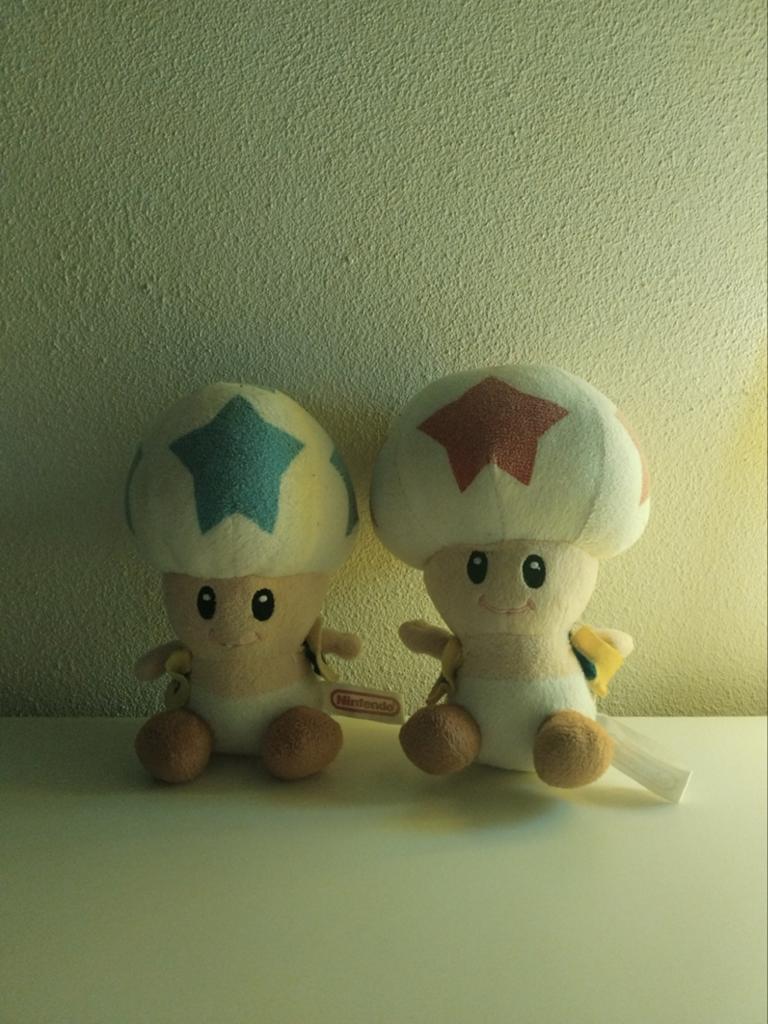 Nintendo Super Mario Toad knuffels (2 stuks), Overige typen, Ophalen of Verzenden, Nintendo, Klein (minder dan 20 cm)