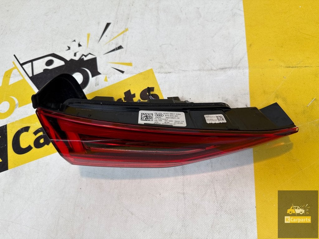 Audi A3 8Y Led Achterlicht Klep links 8Y0945307, Info@fabrikant.eu, Fabrikantstraat 1
1000 AA  Amsterdam, NL, Fabrikant BV, Gebruikt