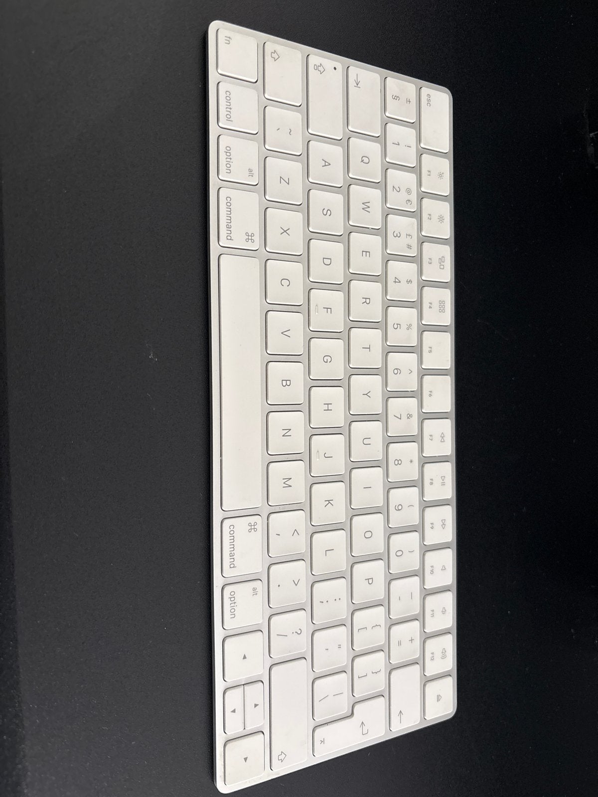 Apple Magic Keyboard - Qwerty, Computers en Software, Toetsenborden, Ophalen, Qwerty, Zo goed als nieuw, Draadloos