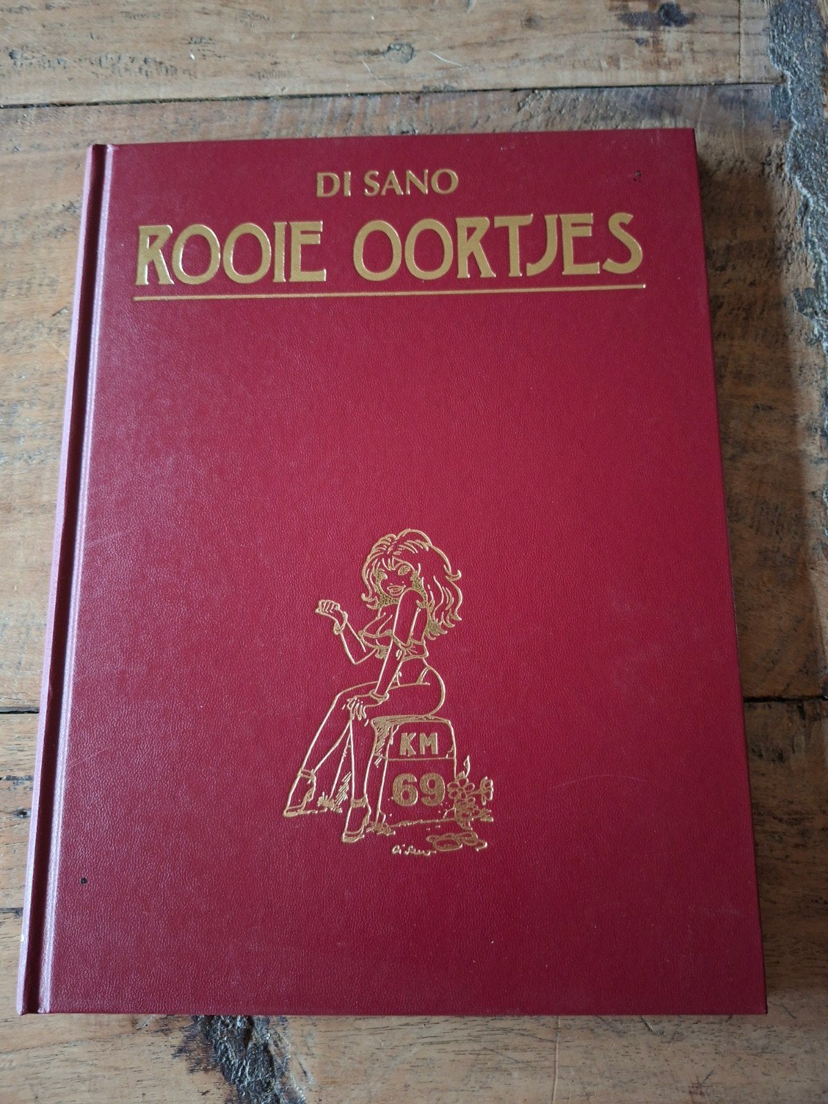 Rooie Oortjes - Di Sano - Hardcover, Boeken, Nederland, Di Sano, Ophalen, Gelezen