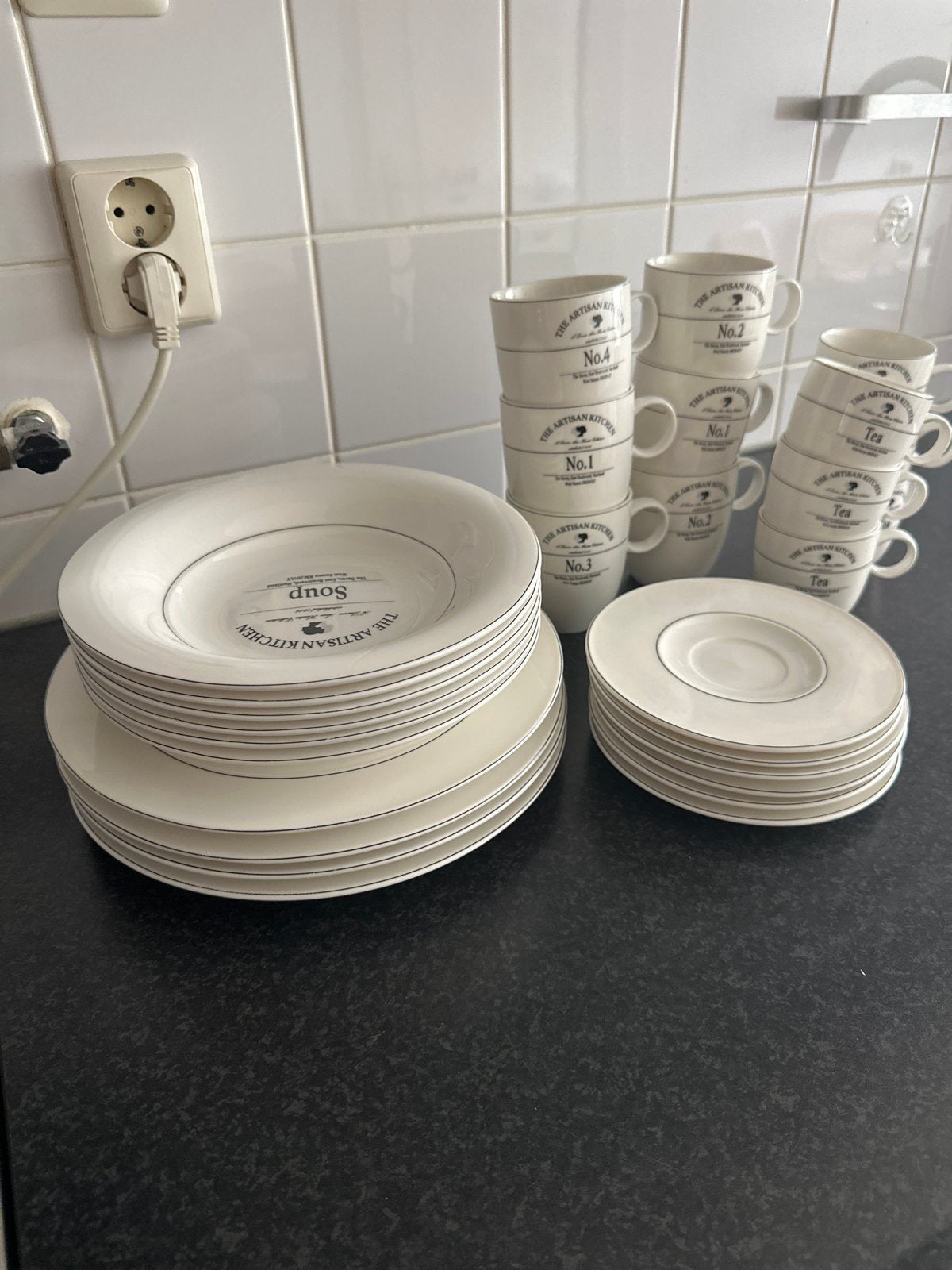 The Artisan Kitchen Servies - Borden, Kommen & Kopjes, Ophalen, Keramiek, Zo goed als nieuw, Overige stijlen