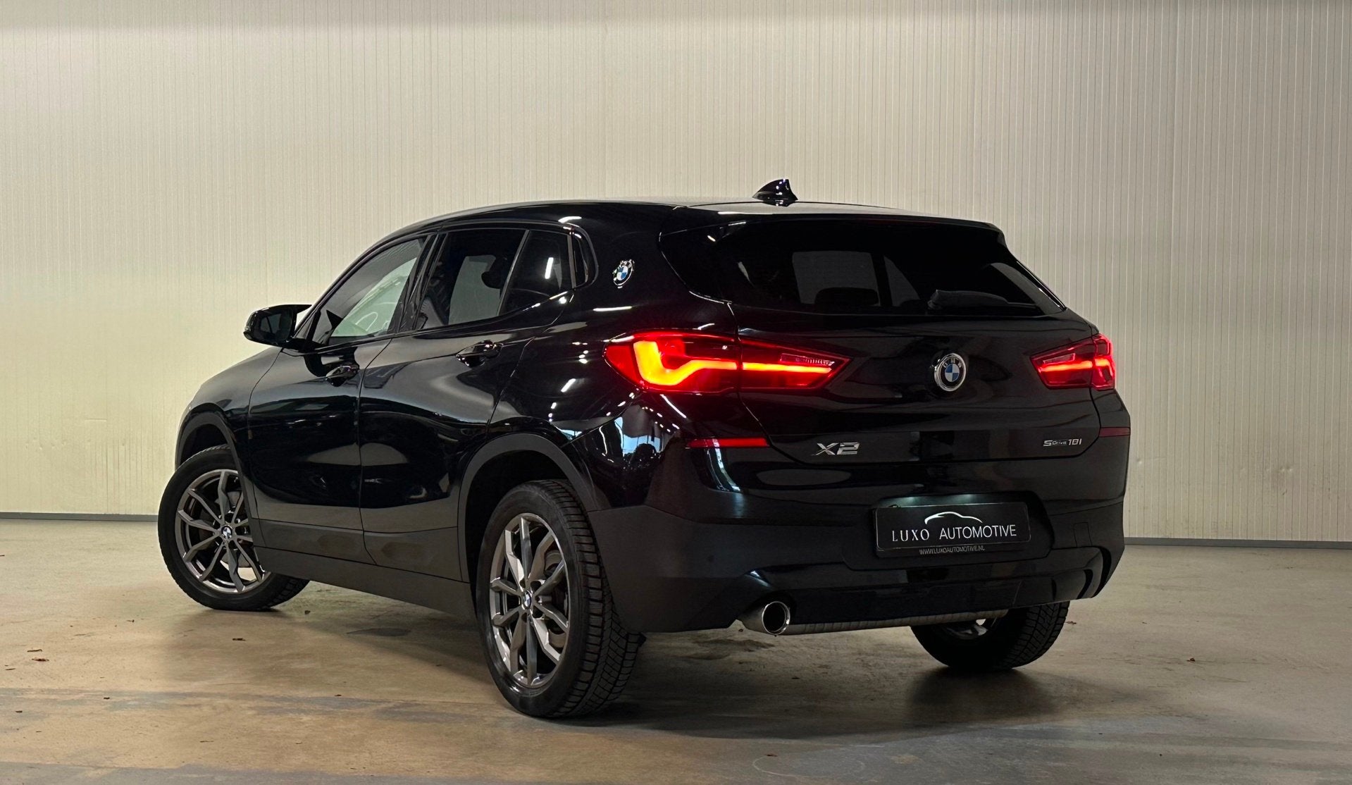BMW X2 SDrive18i | NAP | M-SPORT | SHADOW LINE | LED | DEALE, Auto's, Dealer onderhouden, X2, Gebruikt, Euro 6