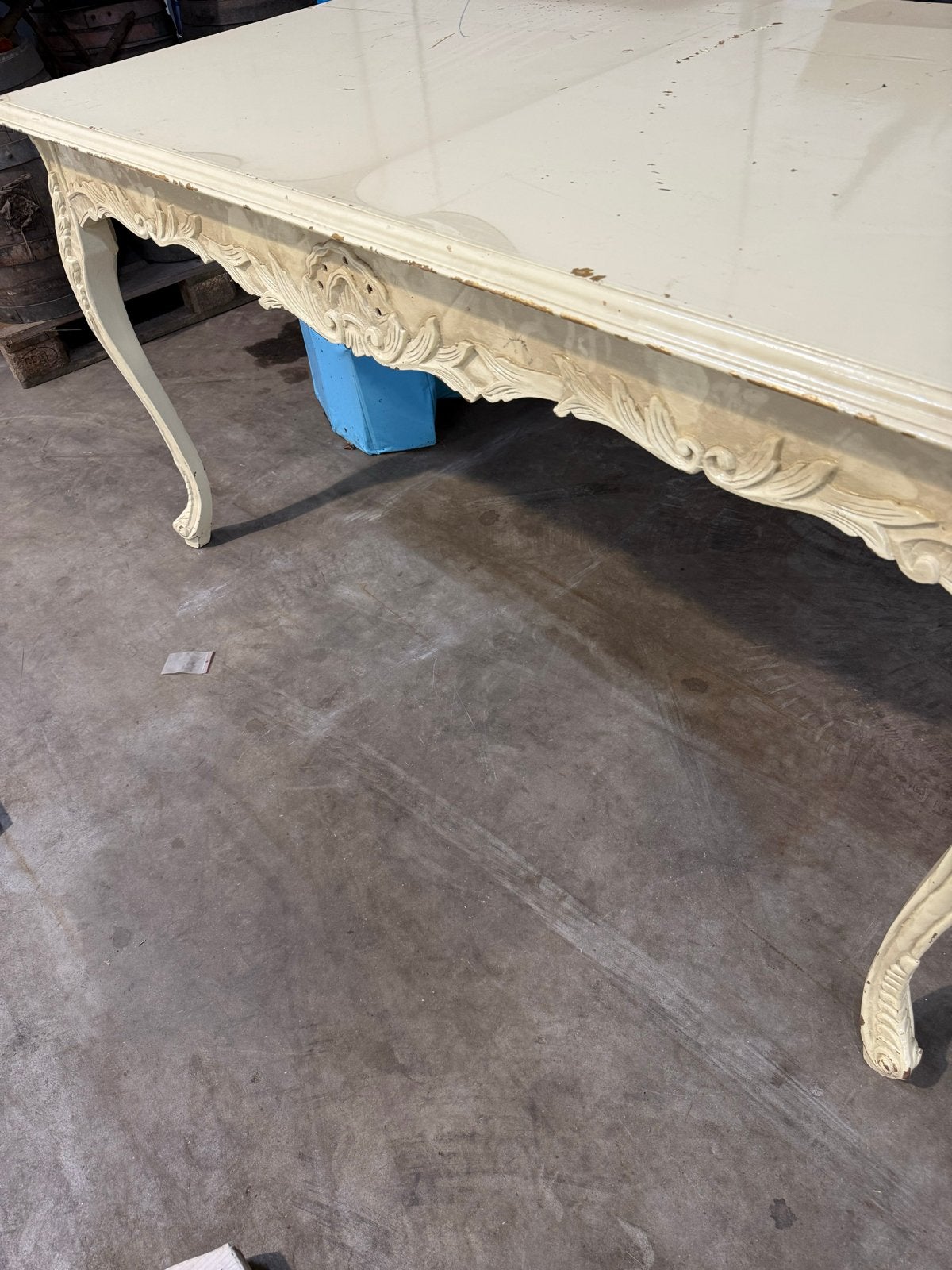Vintage eettafel met sierlijke poten, Antiek en Kunst, Ophalen
