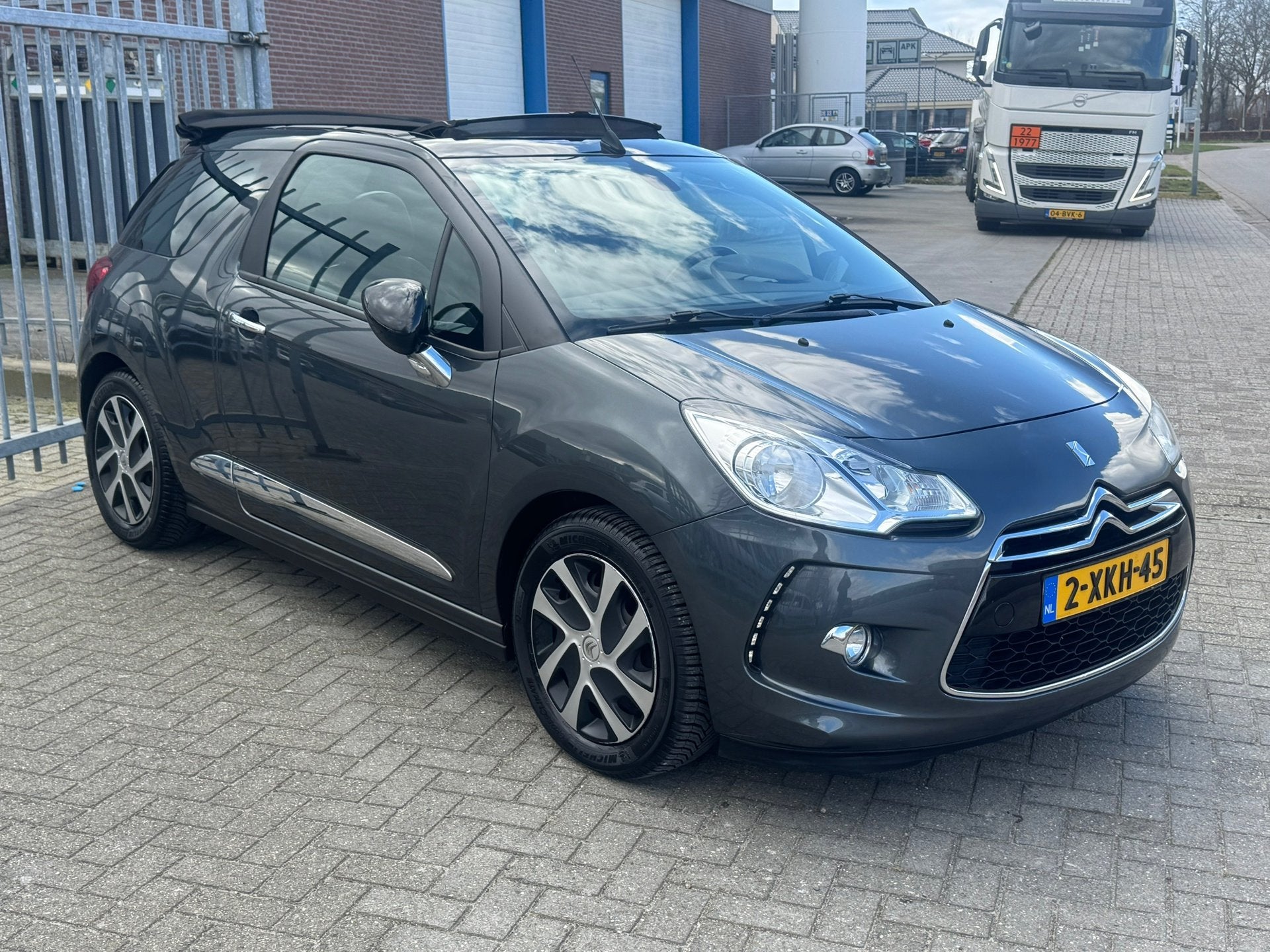 Citroen DS3 Cabrio 1.2 VTi So Chic! NL AUTO NAP! Navi l Crui, Stof, 1199 cc, Cabriolet, 82 pk