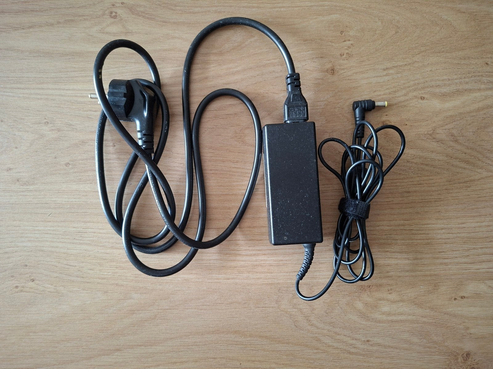 DELTA ELECTRONICS Laptop Oplader 19V 3.42A, Ophalen of Verzenden, Gebruikt, DELTA ELECTRONICS