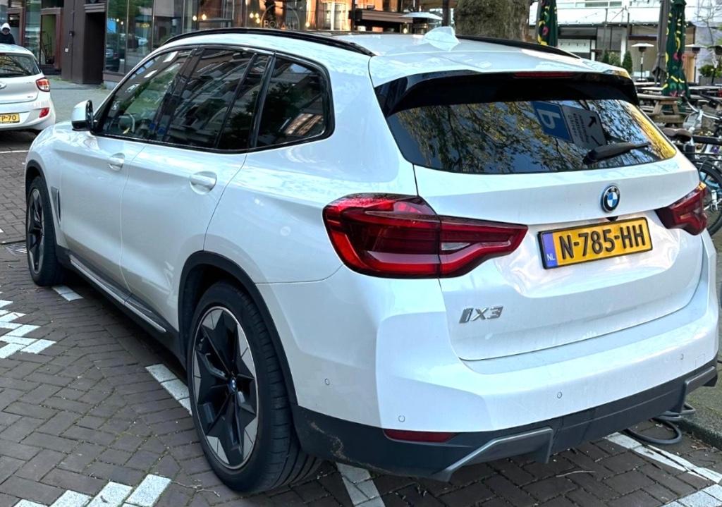 BMW iX3 High Executive accucertificaat 95,3% eerste eigenaar, Automaat, Achterwielaandrijving, 110 €/maand, Wit