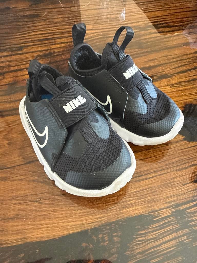 Nike schoentjes maat 19,5 - Zwart, Ophalen of Verzenden, Zo goed als nieuw, Jongen of Meisje, Schoenen