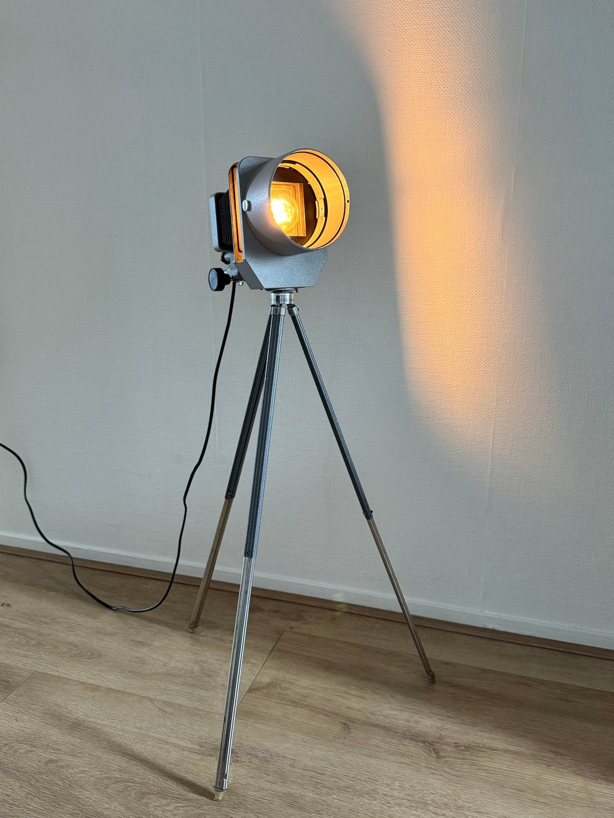 Vintage Doka-lamp op statief - uniek design!, Ophalen, Gebruikt, E27 (groot), Minder dan 100 cm